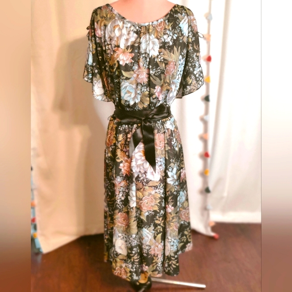 Vintage Dresses & Skirts - Vintage romantic roses Cape Top 70s Moody midi dress Winter Perfect Modest   S/M